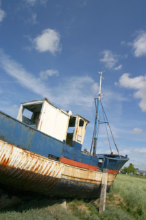 France, Basse Normandie, Manche, regneville sur mer, havre de regneville, maree basse, sable, bateaux echoues, ponton
