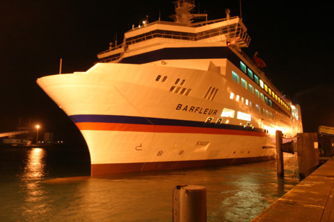 France, Basse Normandie, Manche, Cotentin, Cherbourg, port de commerce, depart de ferry de nuit
le barfleur de Brittany ferries