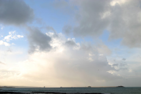 France, Basse Normandie, Manche, Cotentin, Cherbourg, grande rade est, fort de l'ile pelee, panorama, ciel nuageux,