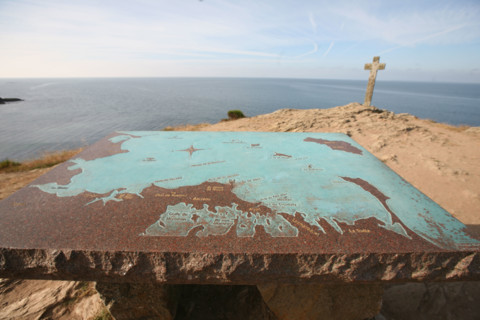 France, Bretagne, Morbihan, golfe du Morbihan, presqu'ile de rhuys, saint gildas de rhuys pointe de grand mont, rocher, falaise, croix, calvaire, ocean atlantique, table d'orientation,