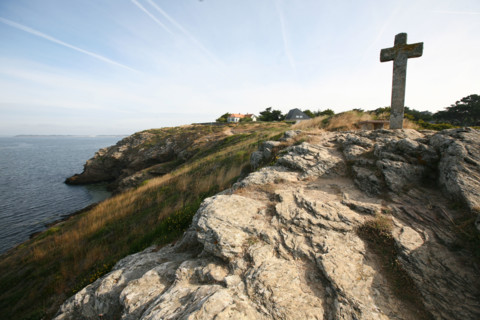 France, Bretagne, Morbihan, golfe du Morbihan, presqu'ile de rhuys, saint gildas de rhuys pointe de grand mont, rocher, falaise, croix, calvaire, ocean atlantique,