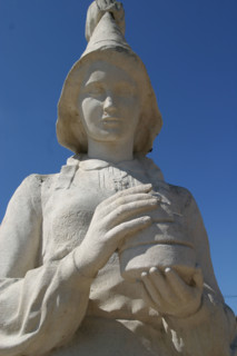 France, Basse Normandie, orne, pays d'auge ornais, vimoutiers, statue de marie harel qui aurait invente le camemembert lors de la revolution francaise,