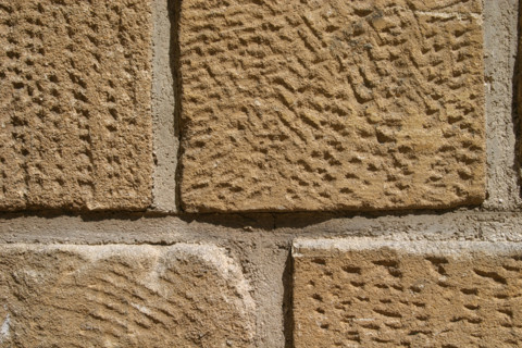 France, Basse Normandie, orne, pays d'auge ornais, vimoutiers, detail mur de pierre, habitat local de la reconstruction,