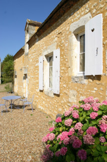 France, Basse Normandie, orne, perche, maison, habitat traditionnel, pierre, Saint-Germain de la couldre, gite, hortensias,