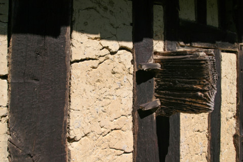 France, Basse Normandie, orne, pays d'auge ornais, habitat traditionnel, maison a colombages, detail torchis, pans de bois,