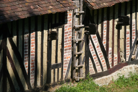 France, Basse Normandie, orne, pays d'auge ornais, habitat traditionnel, maison a colombages, pans de bois, batiment agricole, ferme