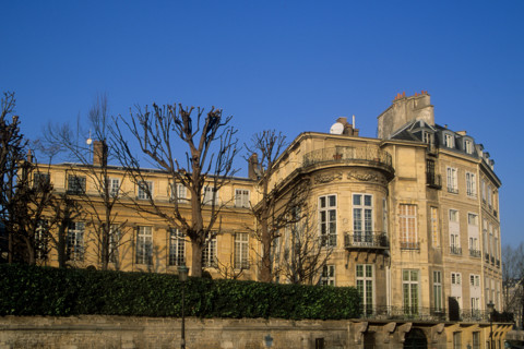 France, Paris 4e, ile saint louis, hotel lambert, hotel particulier prive, facade sur le quai d'anjou,