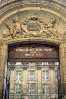France, Paris 4e, le marais, rue pavee, hotel de lamoignon, bibliotheque historique de la ville de Paris BHVP, hotel particulier, facade sur cour, portail,