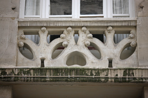 Building 15 rue des Ursulines in Paris (detail)
