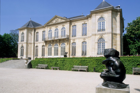 France, Paris 7e, faubourg Saint-Germain, 79 rue de Varenne, hotel biron, musee rodin, hotel particulier, facade sur jardin, oeuvre protegee, sculpture,