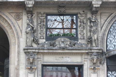 France, Paris 8e, 9 place de la Madeleine, restaurant Lucas Carton, aujourd'hui Senderens, decor facade,