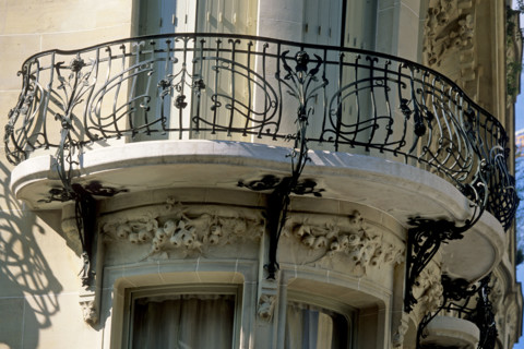 Building 23 avenue de Messine in Paris (detail)