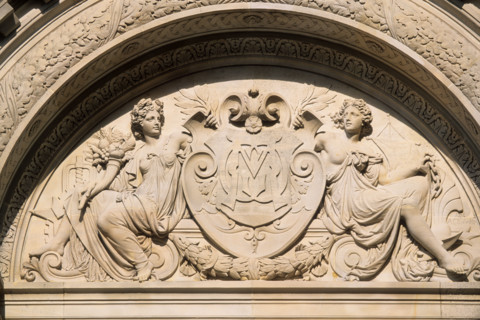 France, Paris 8e, 61 rue de Monceau, hotel Menier, hotel particulier, monument historique, detail tympan du porche d'entree,