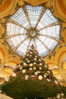 France, Paris 9e, Galeries Lafayette, 40 boulevard Haussmann, grand magasin, noel 2007, decoration, sapin,