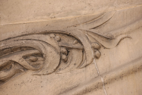 Building 17 rue de La Fontaine in Paris