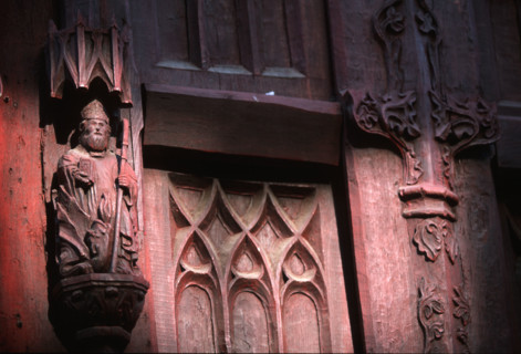 France, Haute Normandie, Seine Maritime, Rouen, rue eau de robec, vieux Rouen, habitat traditionnel, maisons a pans de bois, pignon, colombages, medieval, vieux quartier, personnage sculpte, eveque, o...
