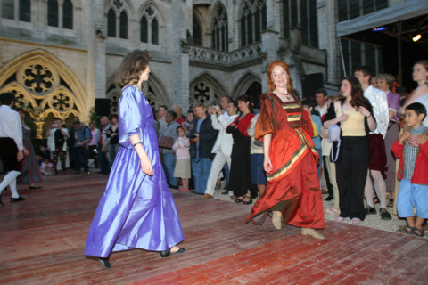France, Haute Normandie, Seine Maritime, Rouen, cathedrale notre dame, fetes jeanne d'arc 2005, 
bal medieval, danseurs, musique medievale, costumes traditionnels,