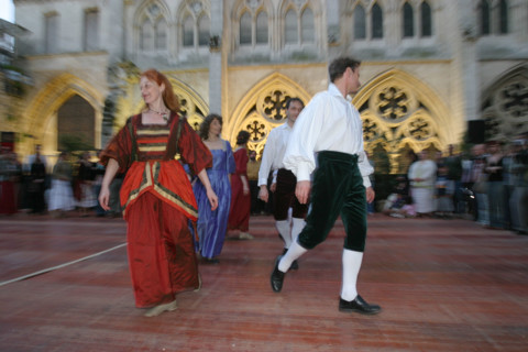 France, Haute Normandie, Seine Maritime, Rouen, cathedrale notre dame, fetes jeanne d'arc 2005, 
bal medieval, danseurs, musique medievale, costumes traditionnels,