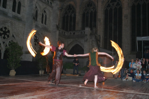 France, Haute Normandie, Seine Maritime, Rouen, cathedrale notre dame, fetes jeanne d'arc 2005, 
spectacle "les nuits de feu", pyrotechnie, cracheurs de feu, bateleurs, saltimbanques, danse, torches,