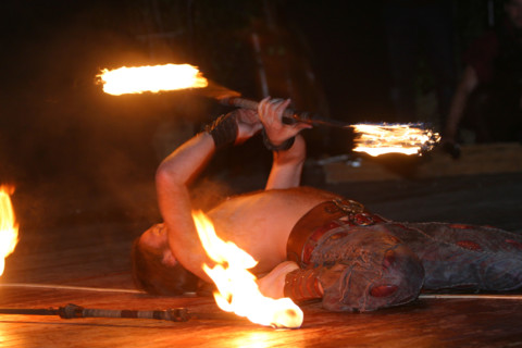 France, Haute Normandie, Seine Maritime, Rouen, cathedrale notre dame, fetes jeanne d'arc 2005, 
spectacle "les nuits de feu", pyrotechnie, cracheurs de feu, bateleurs, saltimbanques, danse, torches,