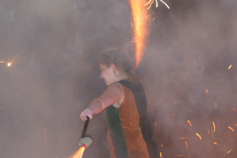 France, Haute Normandie, Seine Maritime, Rouen, cathedrale notre dame, fetes jeanne d'arc 2005, 
spectacle "les nuits de feu", pyrotechnie, cracheurs de feu, bateleurs, saltimbanques, danse, torches,