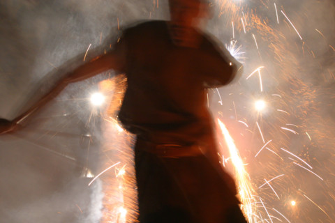 France, Haute Normandie, Seine Maritime, Rouen, cathedrale notre dame, fetes jeanne d'arc 2005, 
spectacle "les nuits de feu", pyrotechnie, cracheurs de feu, bateleurs, saltimbanques, danse, torches,