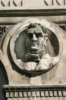 France, Haute Normandie, Seine Maritime, Rouen, rue fontenelle, detail habitat, maison, sculpture, habitat traditionnel, ornement, decor, facade, medaillon, visage d'homme,