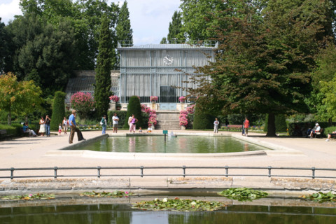 France, Haute Normandie, Seine Maritime, Rouen, rive gauche, jardin des plantes, fleurs, nature, jardin public, bassin, serre,