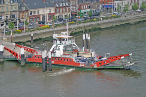 France, Haute Normandie, Seine Maritime, bac de duclair remplacant, depuis la passerelle d'un cargo, la Seine,