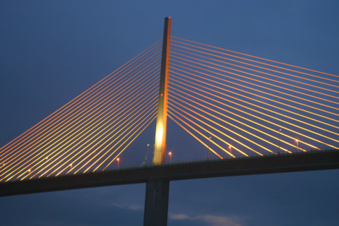 France, Haute Normandie, Seine Maritime, vallee de la Seine, pont de brotonne, de nuit, eclairage, haubans,