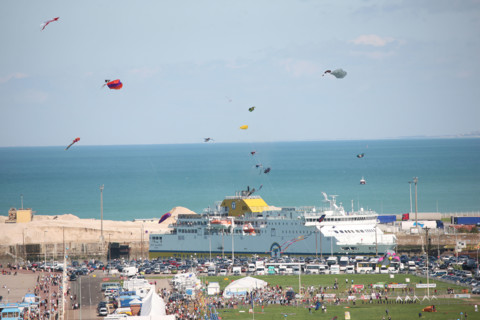 France, Haute Normandie, Seine Maritime, Dieppe, plage, galets, mer, festival des cerfs volants 2008, ferry transmanche ferries, cote d'albatre,