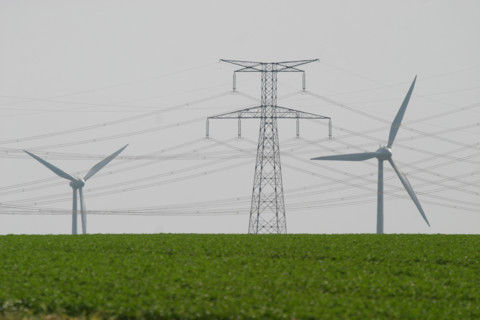 France, Haute Normandie, Seine Maritime, pays de Caux, Penly, pylones, lignes haute tension au depart de la centrale electronucleaire de Penly, eoliennes, energie, environnement, developpement durable...