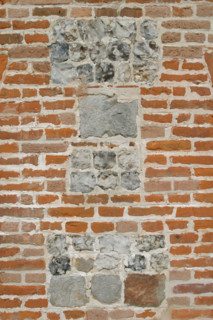 France, Haute Normandie, Seine Maritime, pays de Caux, le bourg dun, habitat traditionnel dans le village, mur de pierre, brique et silex,