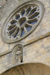 France, Haute Normandie, Seine Maritime, pays de Caux, le bourg dun, eglise, detail rose de la facade,