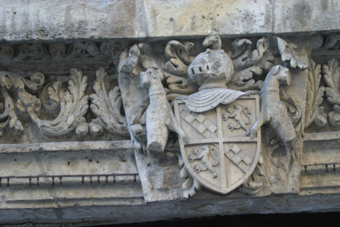 France, Haute Normandie, Seine Maritime, Rouen, rue etoupee, detail habitat, maison, sculpture, habitat traditionnel, ornement, decor, facade, sculpture, chevalier, armure, armoiries, medieval, herald...