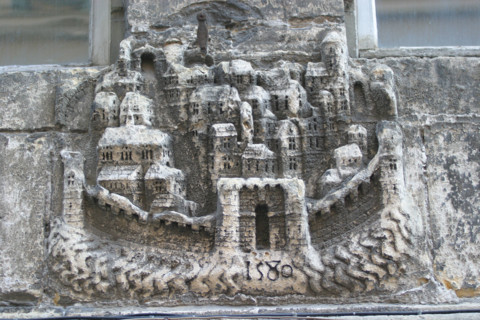 France, Haute Normandie, Seine Maritime, Rouen, rue etoupee, detail habitat, maison, sculpture, habitat traditionnel, ornement, decor, facade, sculpture, chevalier, armure, armoiries, medieval, herald...