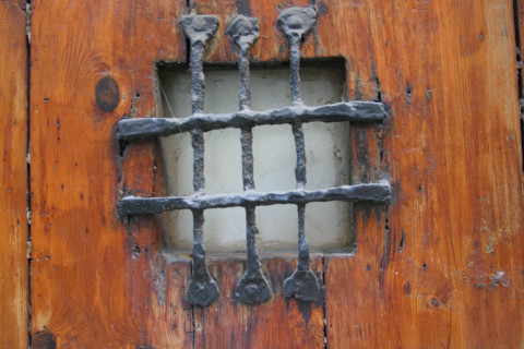 France, Haute Normandie, Seine Maritime, Rouen, quartier des hotels particuliers, grille a la porte, ferronnerie, securite, 
rue saint patrice