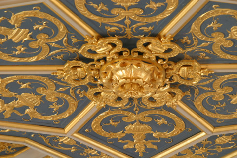 France, Haute Normandie, Seine Maritime, Rouen, palais de justice, tribunal, institution, monument historique restaure en 2007, neo gothique, detail d'ornement du plafond a caissons de la cour d'assis...