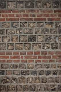 France, Haute Normandie, Seine Maritime, veules les roses, pays de Caux maritime, detail batiment, mur, habitat traditionnel, appareil de brique pierre et silex,