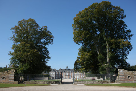 France, Haute Normandie, Seine maritime, pays du caux maritime, doudeville, chateau de galleville, arbres, entree,