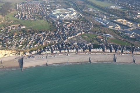 France, picardie somme, pays de la bresle maritime, vue aerienne, littoral, cote d'albatre, falaises, mers les bains