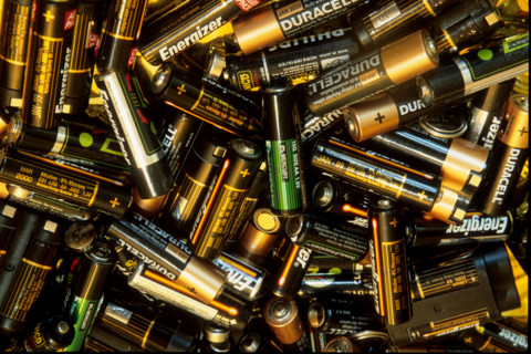 France, environnement, developpement durable, pollution, dechets, decharge sauvage, poubelle, detritus, piles, energie, recyclage, batterie,