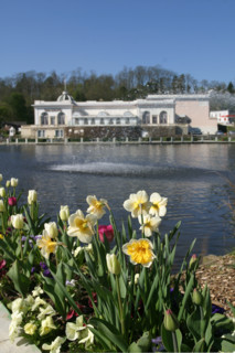 France, Basse Normandie, orne, bagnoles de l'orne, station thermale, ville d'eau, lac, jardin, jonquilles, casino,