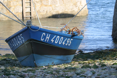 France, Basse Normandie, Manche, Cotentin, cap de la hague, port Racine, Saint-Germain des vaux, plus petit port de france, barques, cordages, digue,