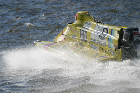France, Haute Normandie, Seine Maritime, Rouen, 24 heures motonautiques
chaque 1er mai, la Seine, sport mecanique, motonautisme, gerbes d'eau, 
bolides,