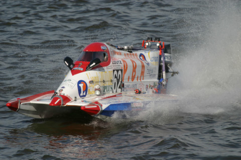France, Haute Normandie, Seine Maritime, Rouen, 24 heures motonautiques
chaque 1er mai, la Seine, sport mecanique, motonautisme, gerbes d'eau, 
bolides,