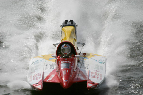 France, Haute Normandie, Seine Maritime, Rouen, 24 heures motonautiques
chaque 1er mai, la Seine, sport mecanique, motonautisme, gerbes d'eau, 
bolides,