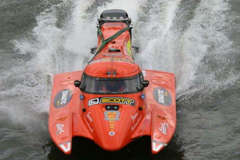 France, Haute Normandie, Seine Maritime, Rouen, 24 heures motonautiques
chaque 1er mai, la Seine, sport mecanique, motonautisme, gerbes d'eau, 
bolides,