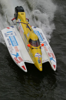 France, Haute Normandie, Seine Maritime, Rouen, 24 heures motonautiques
chaque 1er mai, la Seine, sport mecanique, motonautisme, gerbes d'eau, 
bolides,