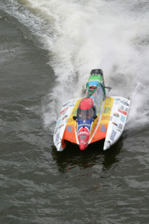 France, Haute Normandie, Seine Maritime, Rouen, 24 heures motonautiques
chaque 1er mai, la Seine, sport mecanique, motonautisme, gerbes d'eau, 
bolides,